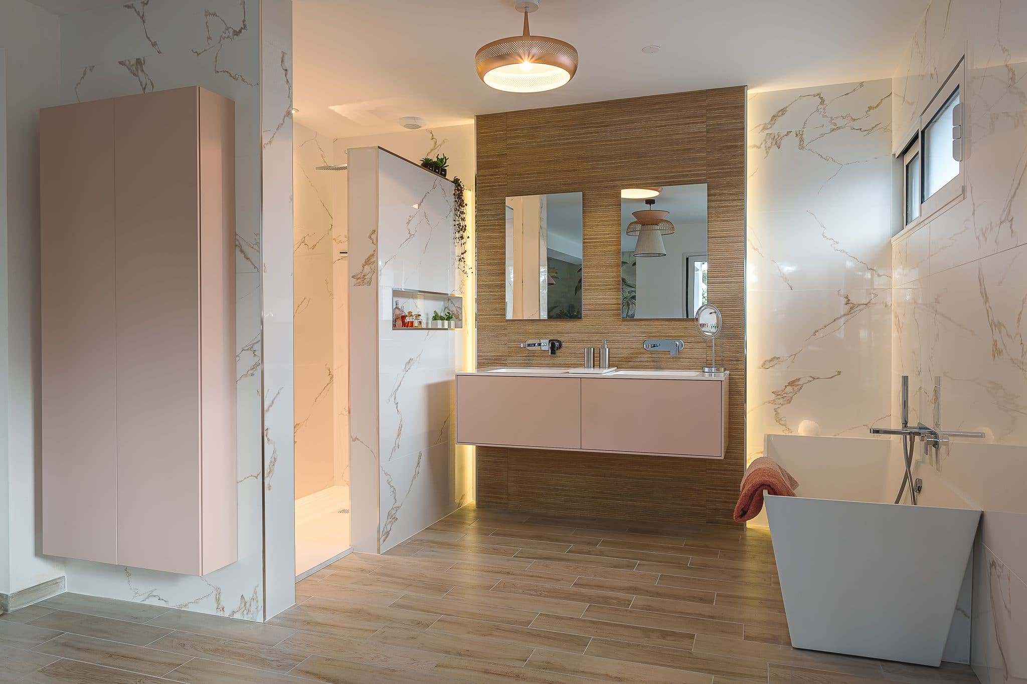 Rose poudré pour une salle de bain chic - Monbainiste.com
