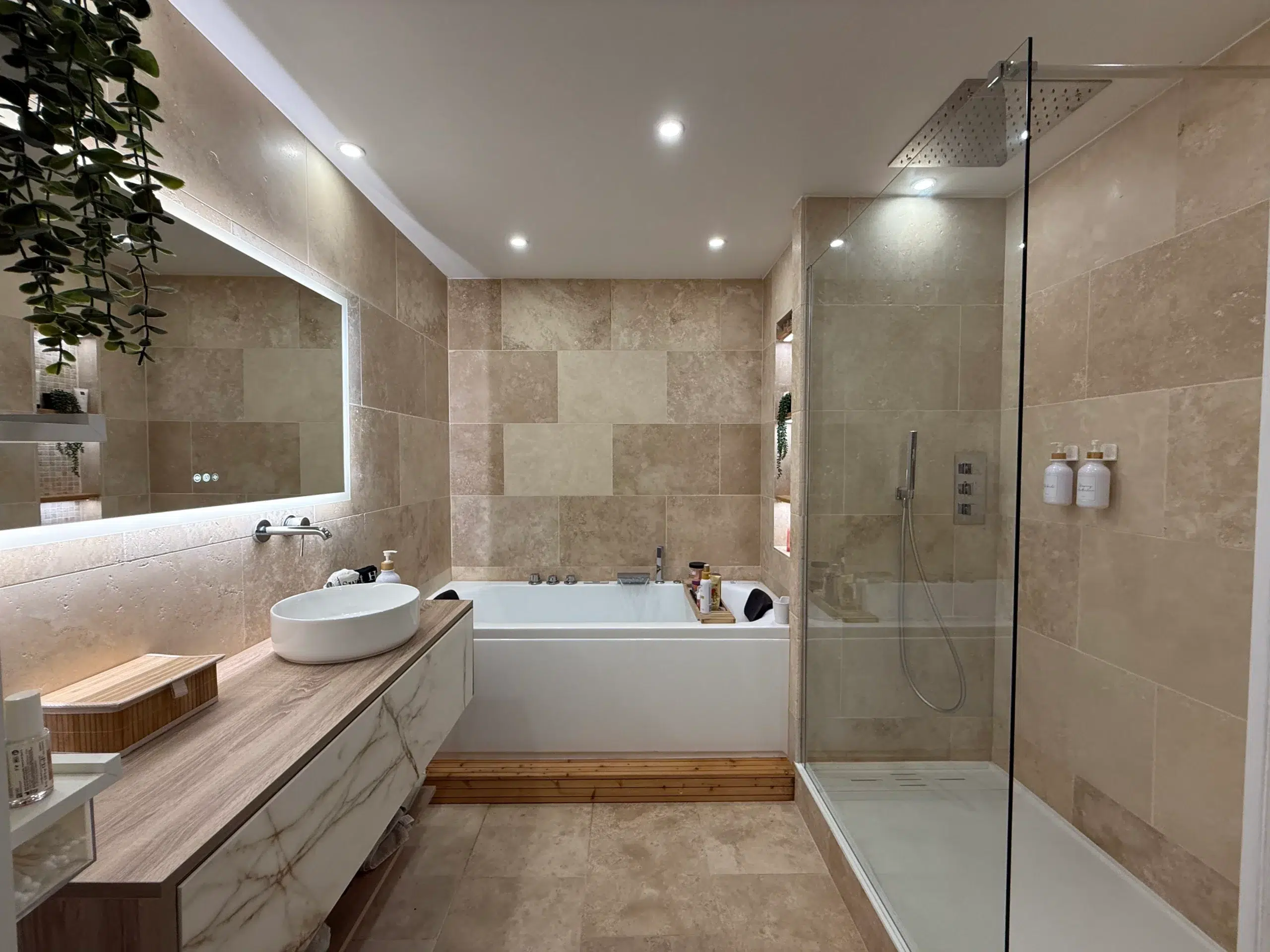 salle de bain sol avec carrelage format XXL